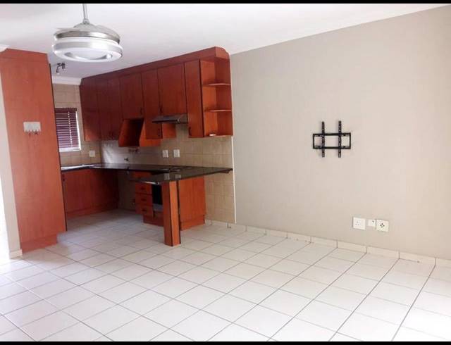 2 BEDROOM TOWNHOUSE FOR SALE IN FLORENTIA